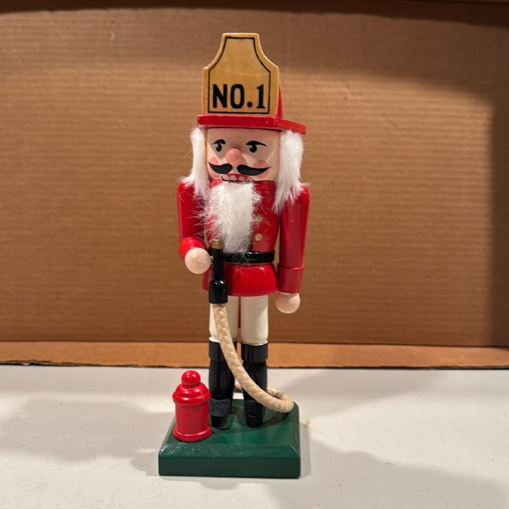 Fireman Nutcrackerer.
